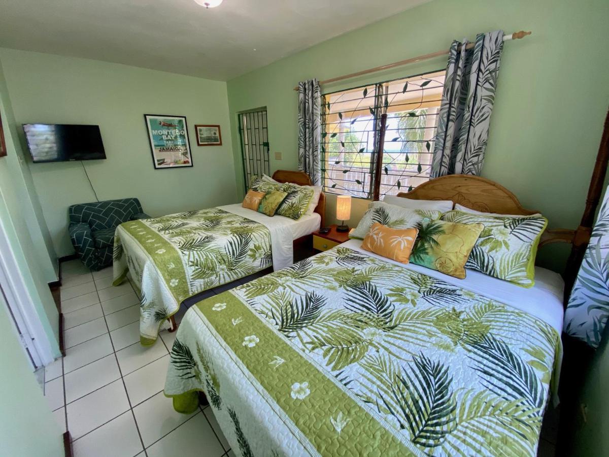 Zimmer mit 2 Queensize-Betten