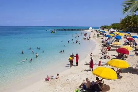 Hospitality Expert Madonna Tour Pool Bar Beach-2