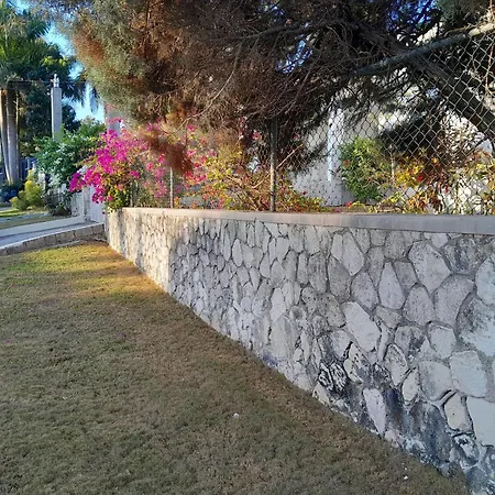 Chaudhry House Montego Bays- 2Nd Floor Apt-3